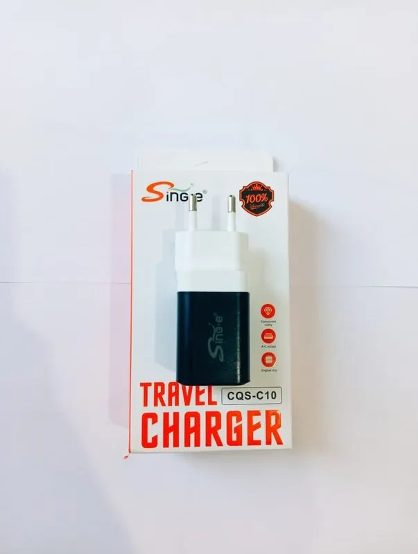 Kepala Charger CQS-C10 Hitam-Putih