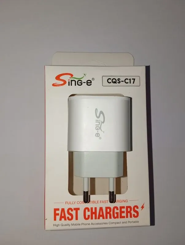 Kepala Charger CQS-C17 Putih