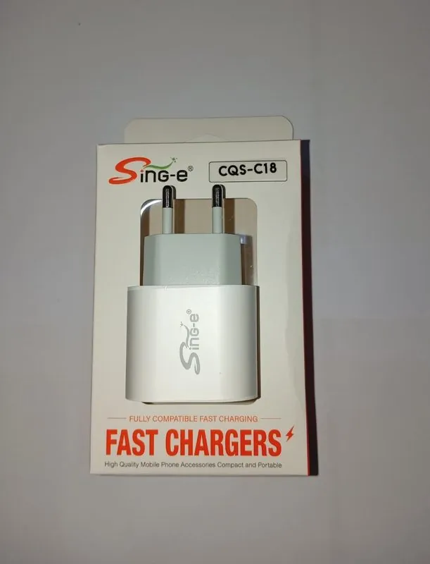 Kepala Charger CQS-C18 Putih