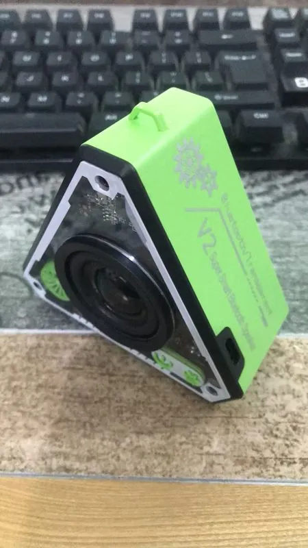 Speaker Segitiga Hijau